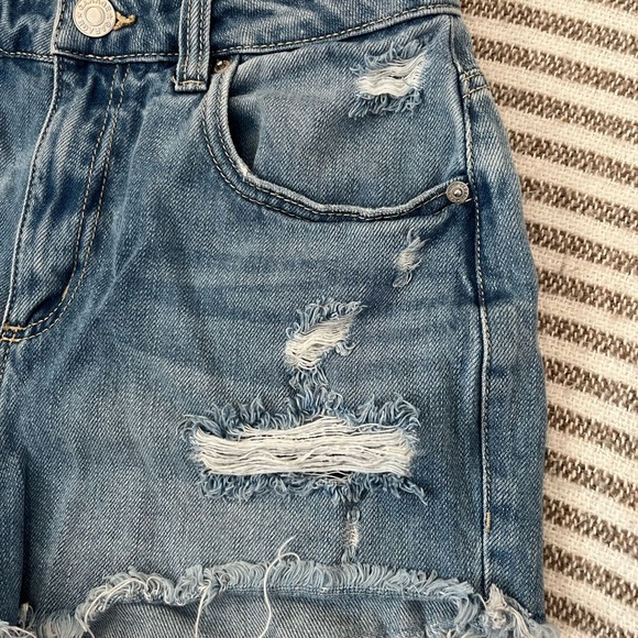 Distressed high waisted jean shorts - size 5 - Picture 3 of 4